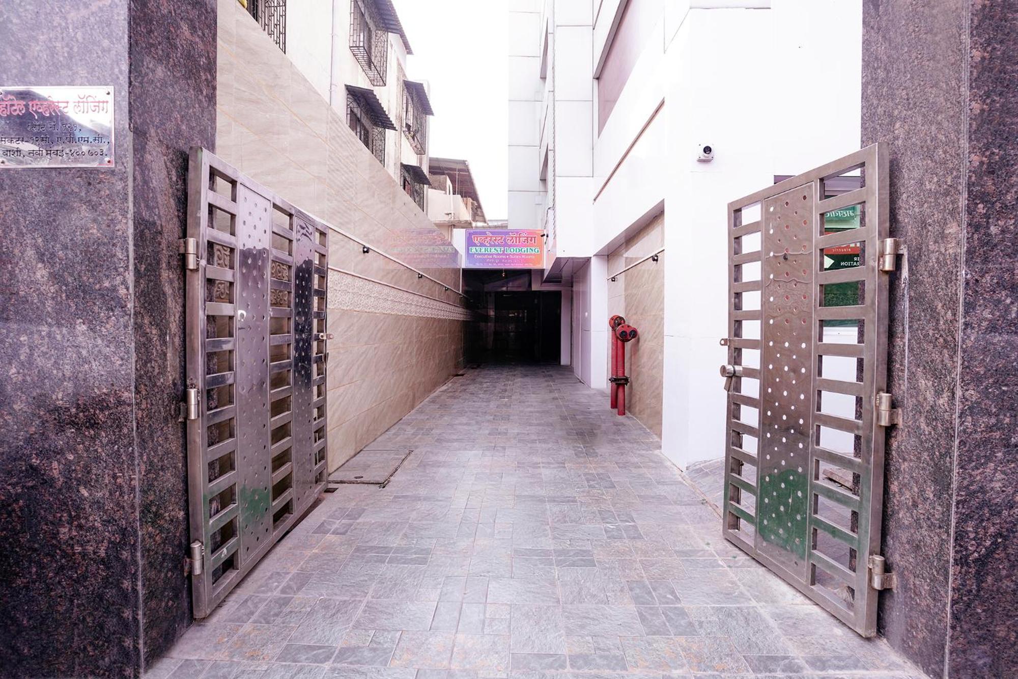 Fabhotel Everest Vashi Bagian luar foto